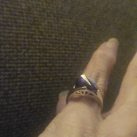 UNIQUE VINTAGE STERLING & AMETHYST RING. CHECK OUT CUT OF THE STONE ~STUNNING!♡ - Picture 3 of 6